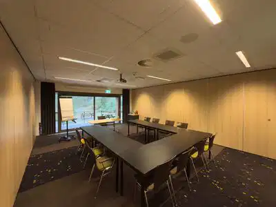 Paviljoengebouw - Zwarte els