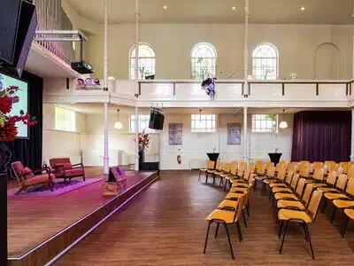 Kerkzaal + balkon