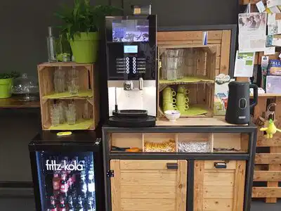 Lounge met koffiebar + 3 zalen