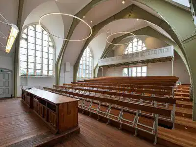 Collegezaal bij de buren