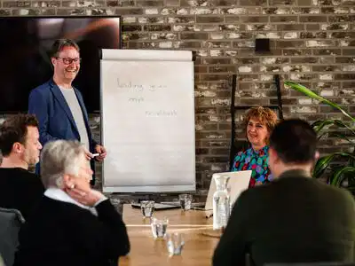 Vergaderen in de wei