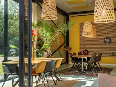 SPROUTT Lounge